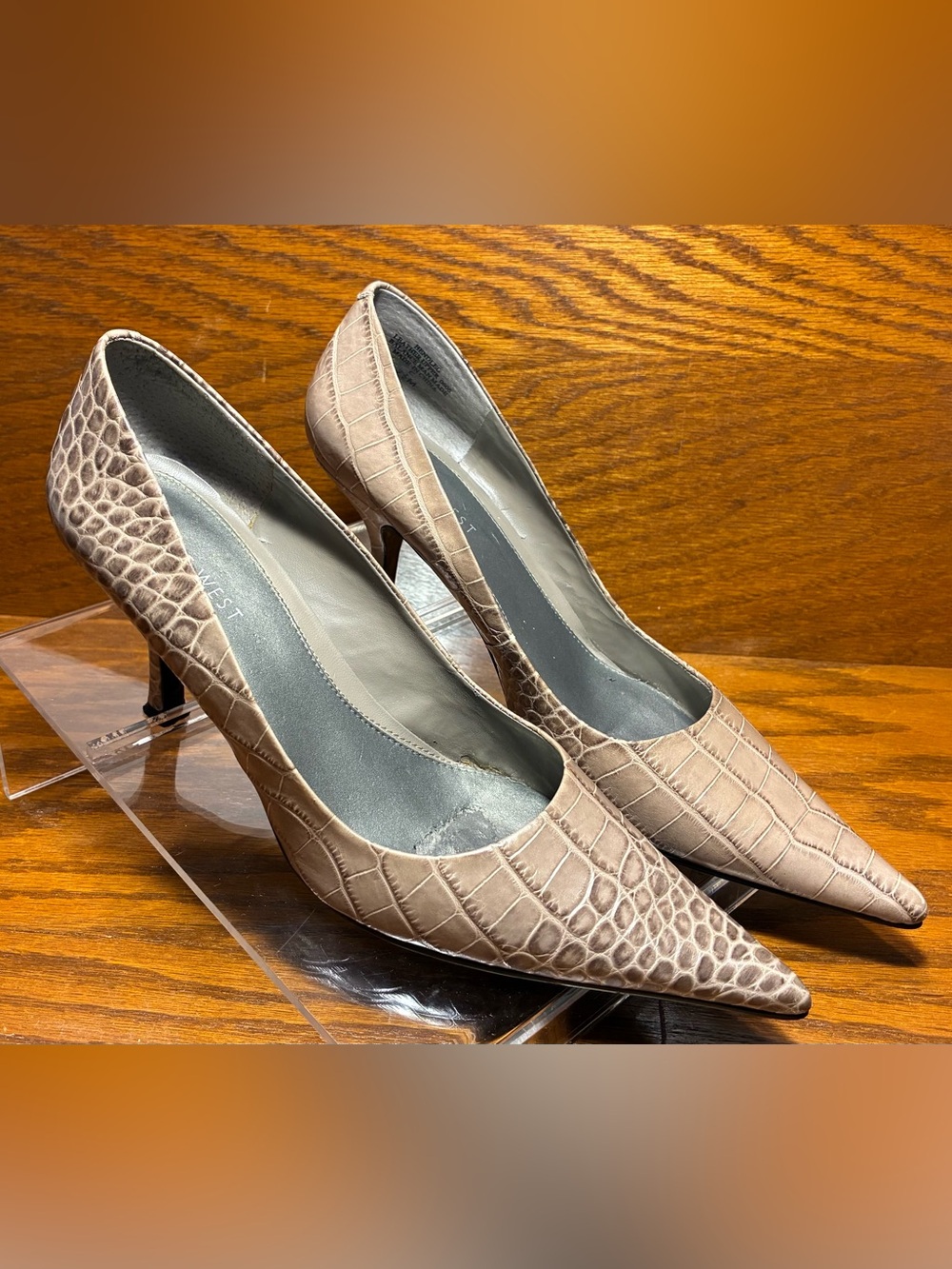 Y2K VTG Nine West Croc Embossed Pointed Toe Pumps Taupe Leather Size 7.5